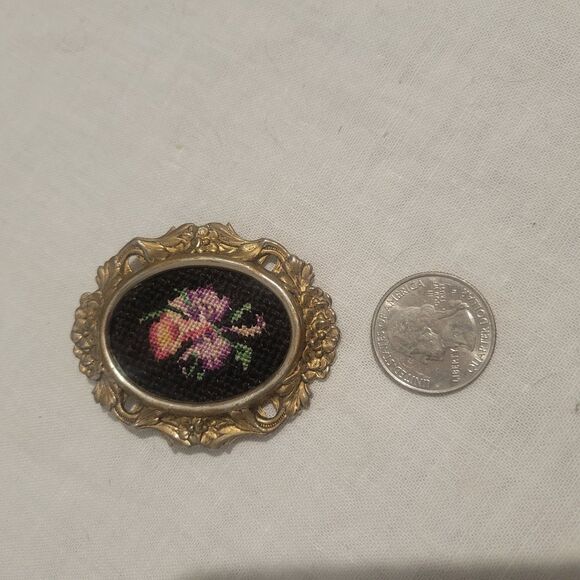 Vintage Petit Point Needlepoint Embroidered Floral Brooch Pin Flowers Black Gold - Picture 3 of 12